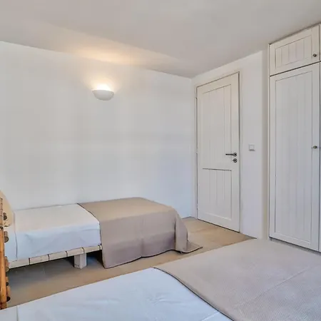 Afroditi B * Andíparosz Póli